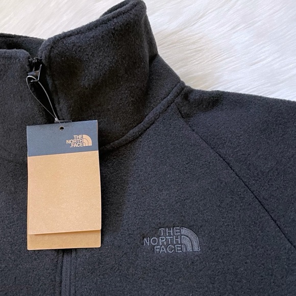 The North Face Women’s City Standard Microfleece 1/4 Zip Cropped Pullover - Picture 3 of 10